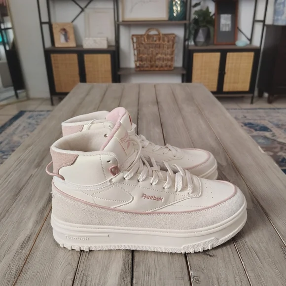 Reebok Cream and Pink Women's Sneakers - Picture 5 of 11